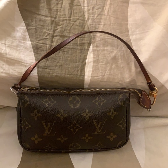 ❌SOLD❌ Louis Vuitton Monogram Mini Pochette! - Picture 12 of 13